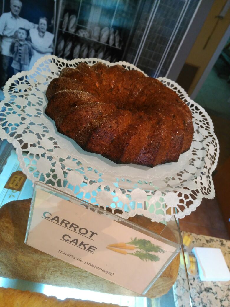 FornAlfons's tweet photo. CARROT CAKE d'espelta integral i sucre de canya, i CROSTONS per les cremes de verdures. A recuperar els bons hàbits! https://t.co/zpqM4k9wER