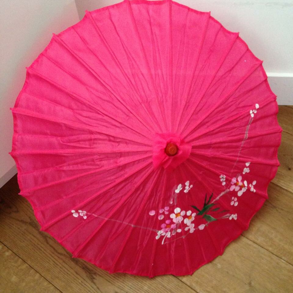 satinleafevents's tweet photo. Super cute parasols, perfect for when the sun decides to show. Or simply for decoration ;) £8 incl P&amp;P https://t.co/ykJxkfpXgo