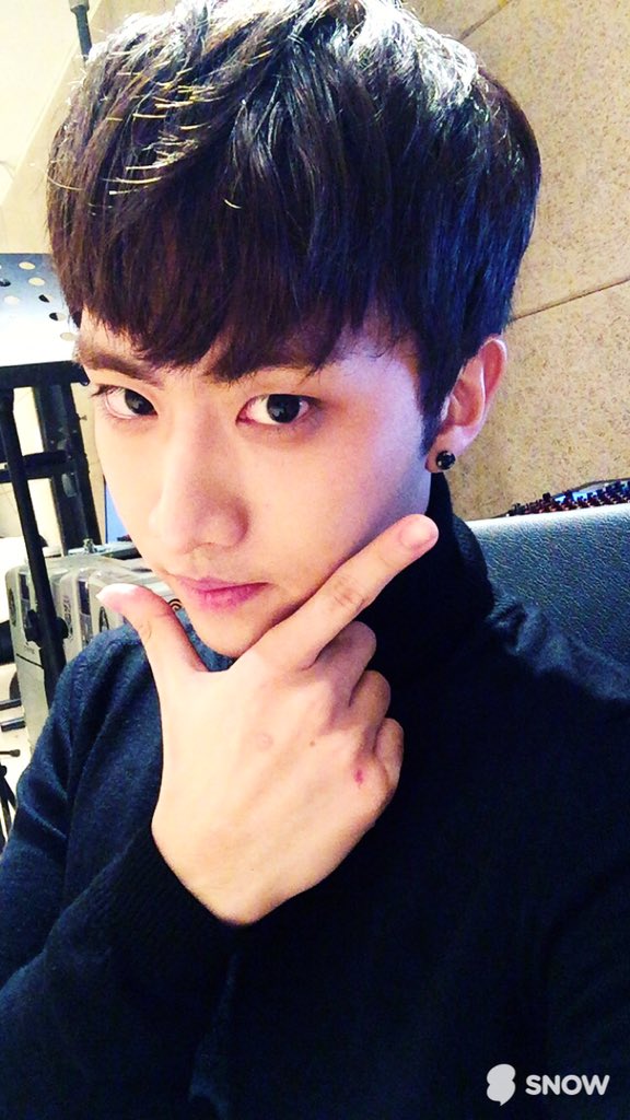 Jeong Inseong 정인성 || KNK || 1994 || 183cm || Main Vocal | South korean