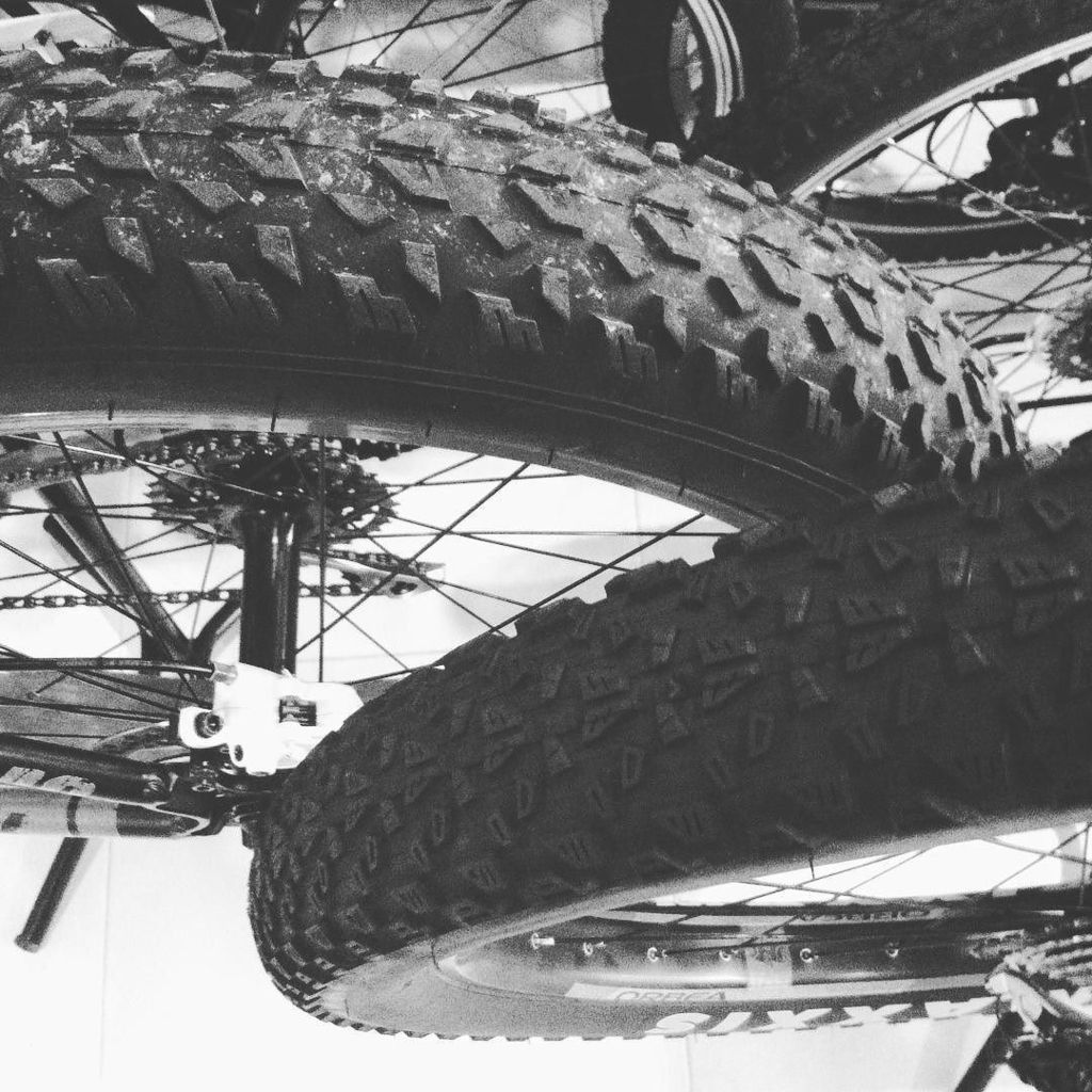 TuttoMTB's tweet photo. sinlimi_t / Ellos las prefieren gordas!! #fatbike #27,5plus @sinlimi_t #sinlimit #sinlimi_t #mountainbike https://t.co/3PG7X6ZDGk