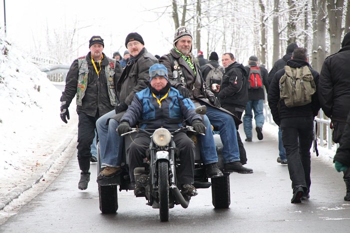 RErzgebirge's tweet photo. Biker treffen sich auf Schloss Augustusburg. https://t.co/U8eEht6VnR https://t.co/T13MrFngyZ