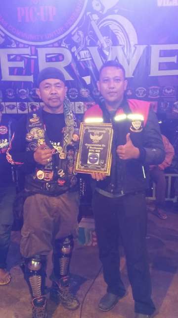 Penyerahan plakat dari ketum <a href="/PGC150/">Pegoh Community</a> ke ketum Pic-Up