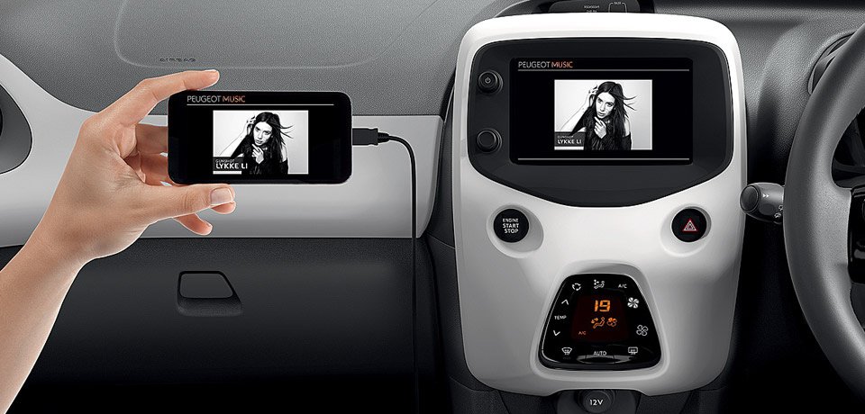 PeugeotMarco's tweet image. Ahora si, puedes disfrutar de tu smarthphone en la pantalla de tu #Peugeot.
#MirrorScreen bit.ly/1K1Pmxu