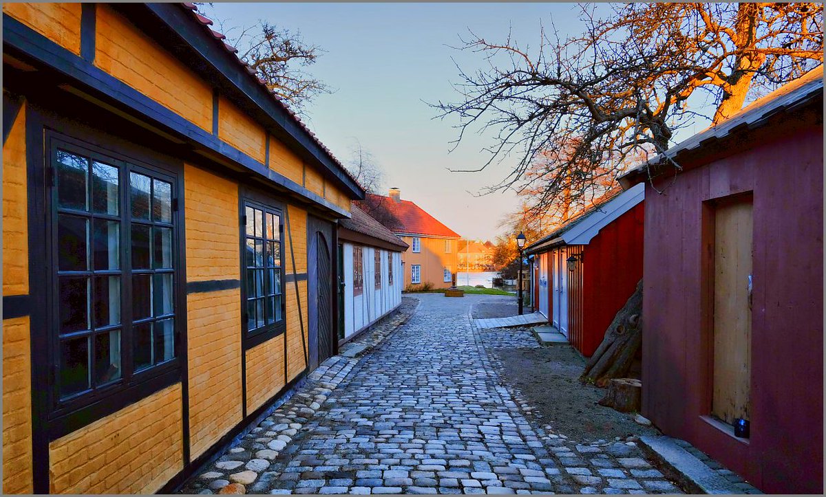 Kommer du til #Isegran for å se på #NRK #Anno kulissene i morgen? #Fredrikstad er stolt av #nrkanno
<a href="/Fredrikstadkomm/">Fredrikstad kommune</a>