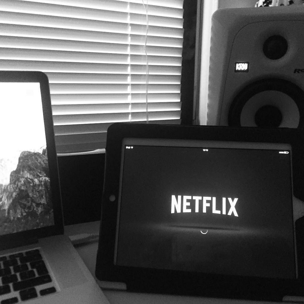 producerpassion's tweet photo. Netflix breaktime📺
#netflixandchill #netflix #studio #studiolife #break #breaktime #jakesafari #edm #edmlife #edmpr… https://t.co/2qHdBoiyVI