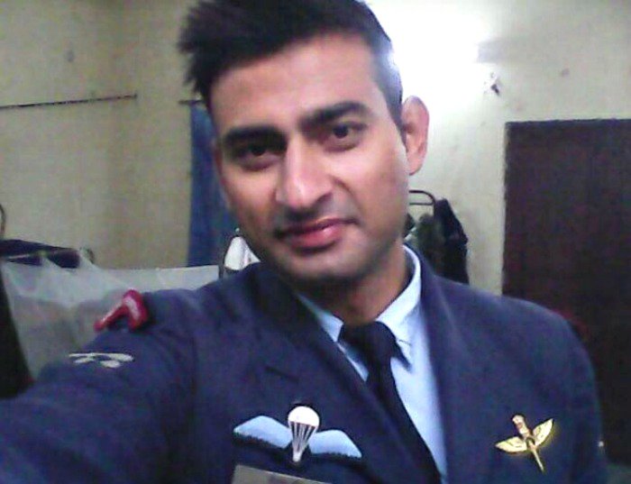 NewsCrunch1's tweet photo. Garud Commando Sailesh Gaur took 6 bullets in Pathankot, but did not abandon his post https://t.co/zAf3WRplZd https://t.co/LW8Mt0KDnB
