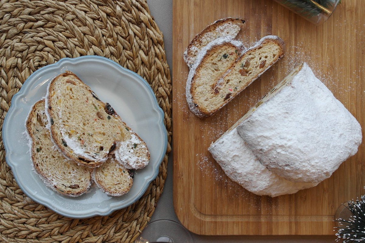 Backhaus_TR's tweet photo. Soğuk günlerde sıcacık aile toplantılarının en tatlı anı, Almanlara özgü Stollen’da. #backhaus #stollen #bread https://t.co/mQx6L7W5ty