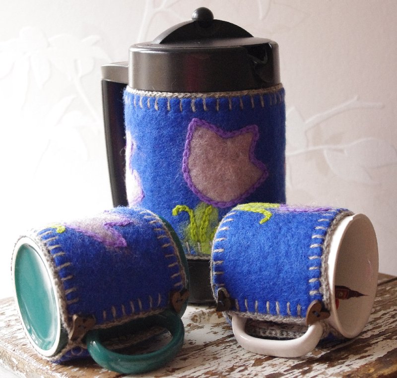 TertsDesign's tweet photo. I love hot drinks! #wool #cozy #woolgift set of three https://t.co/ewV3CAhxQJ #etsyshop #etsyretwt Ready to ship! https://t.co/jLulXmrba5