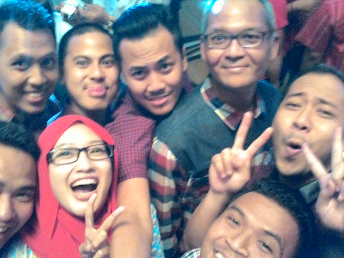 erfansabara's tweet photo. Kumpul rame-rame bareng dirut mandiri #BGSnyemarang @BudiGSadikin @erfansabara  @gilangsatriaaaa @dyopambudi https://t.co/kLxeh6gRFe