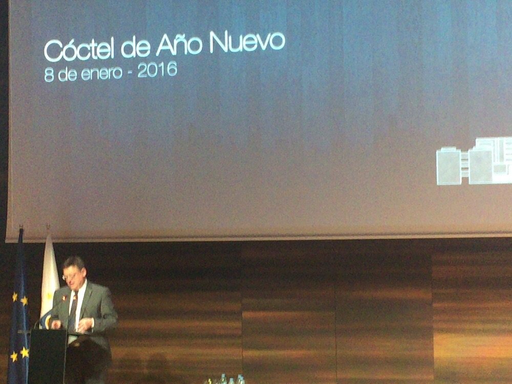InstitutoINECA's tweet photo. Representantes @InstitutoINECA @perfepalacio y @miquinmart en Cóctel Año Nuevo #OAMI2016 @ximopuig https://t.co/V2dwgi2EWU