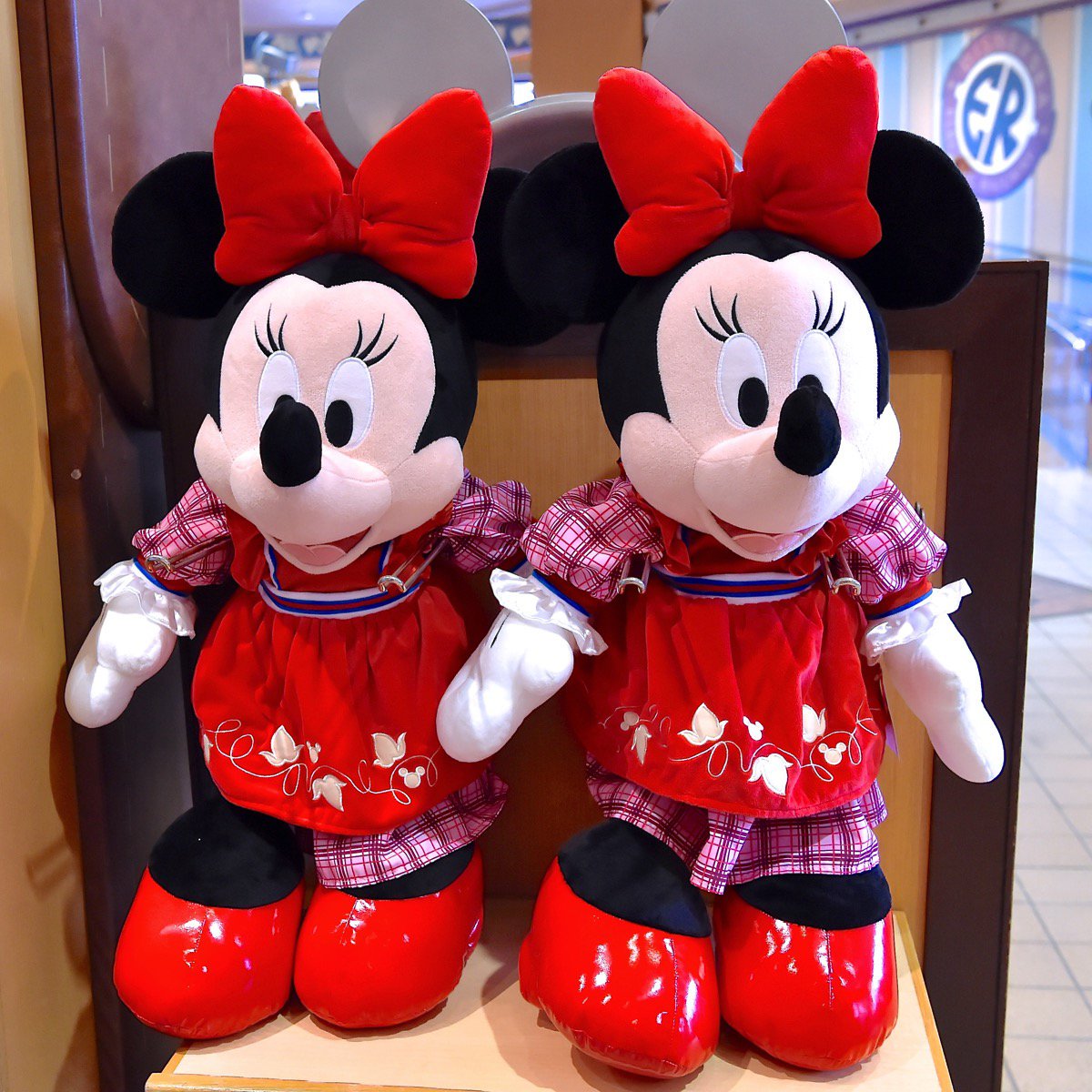 Mezzomikiのディズニーブログ Twitterissa クリッターカントリーコスチュームのミニー ベリーちゃん の超ビッグなぬいぐるみ 円 T Co 4tzdvb5803 T Co Girlzenpiw