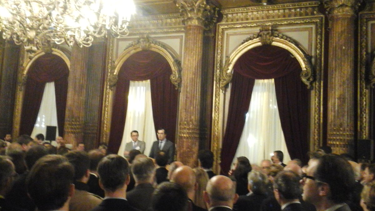LesleyP4T's tweet photo. @JPFarandou president, #UTP https://t.co/ZKxqxOKy8s speaking last night at New Year cocktail, Paris #publictransport https://t.co/jpEVIKak3x