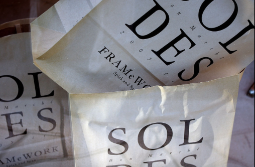 TreizHebdoo's tweet photo. SOLDES : Comment faire les soldes, sans faire les magasins ?@dubeavecaccent a trouvé ! https://t.co/ox4w8iJouC https://t.co/8yjbTVRgRM