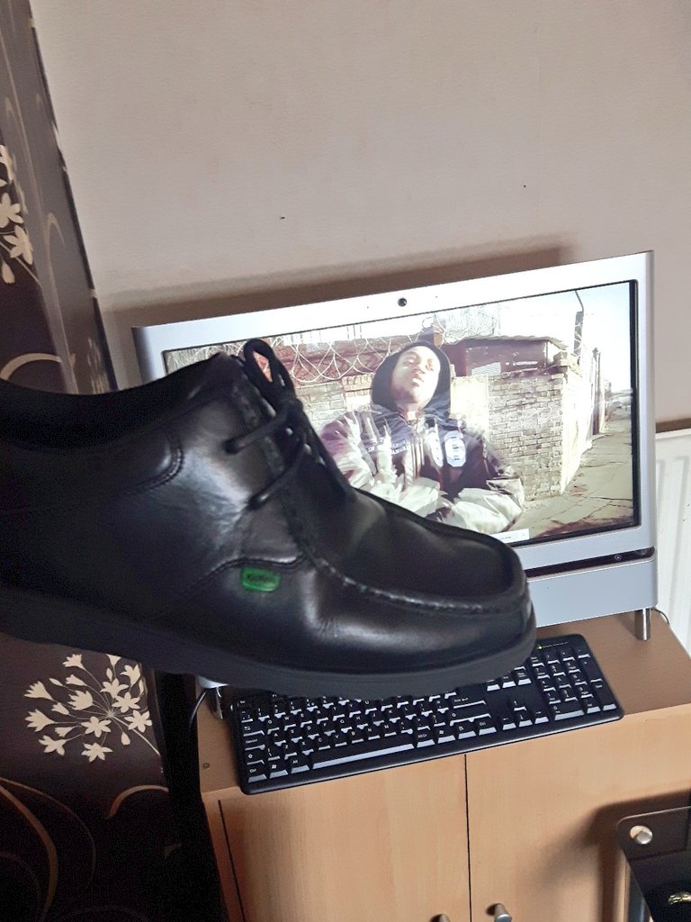ReefaArtist's tweet photo. @TheRealKano Ive been that Turk since Kickers an Loafers!! Its a NEW BANGER NEW BANGERR!!!
https://t.co/oc4vju0VGz https://t.co/LOkbeb7c4D