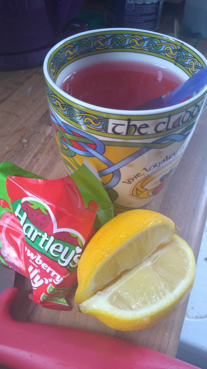 CarlyseeMofM's tweet photo. #cold #fluremedy #sounwell #iwilltryanything #remedy #jelloandlemon #mummyproblems https://t.co/B2fl3apmBj