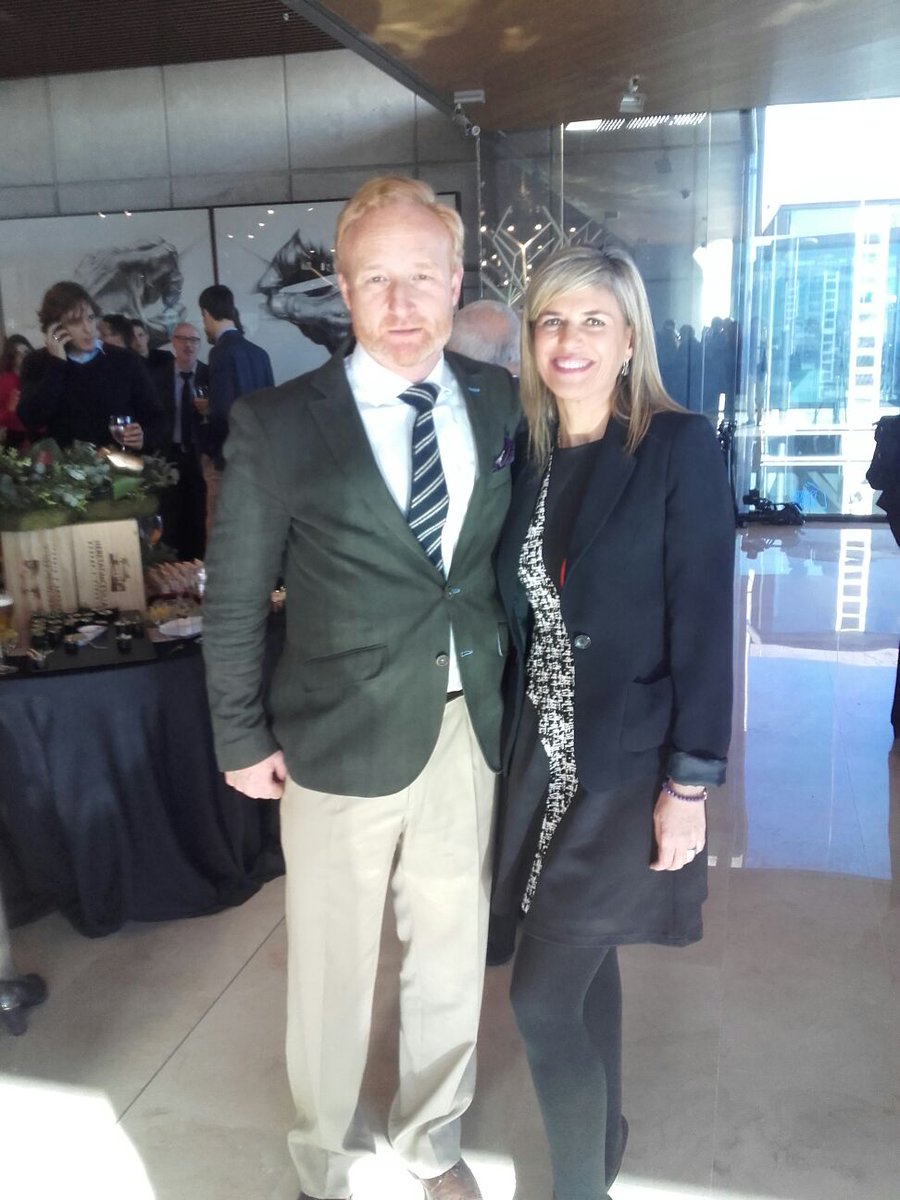 Suni_Sanchez's tweet photo. En la @OAMITWEETS junto a su presidente Antonio Caminos, durante el Cóctel de Año Nuevo #OAMI2016 https://t.co/w1vI6Y4e3H