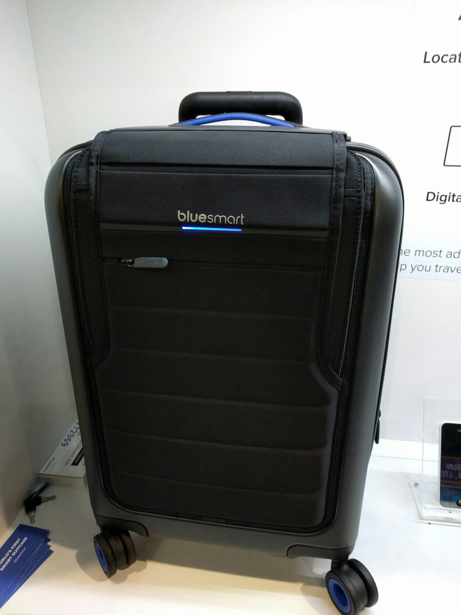 PolyglotProgram's tweet image. Your suitcase likes your flight status.  #CES @bluesmart