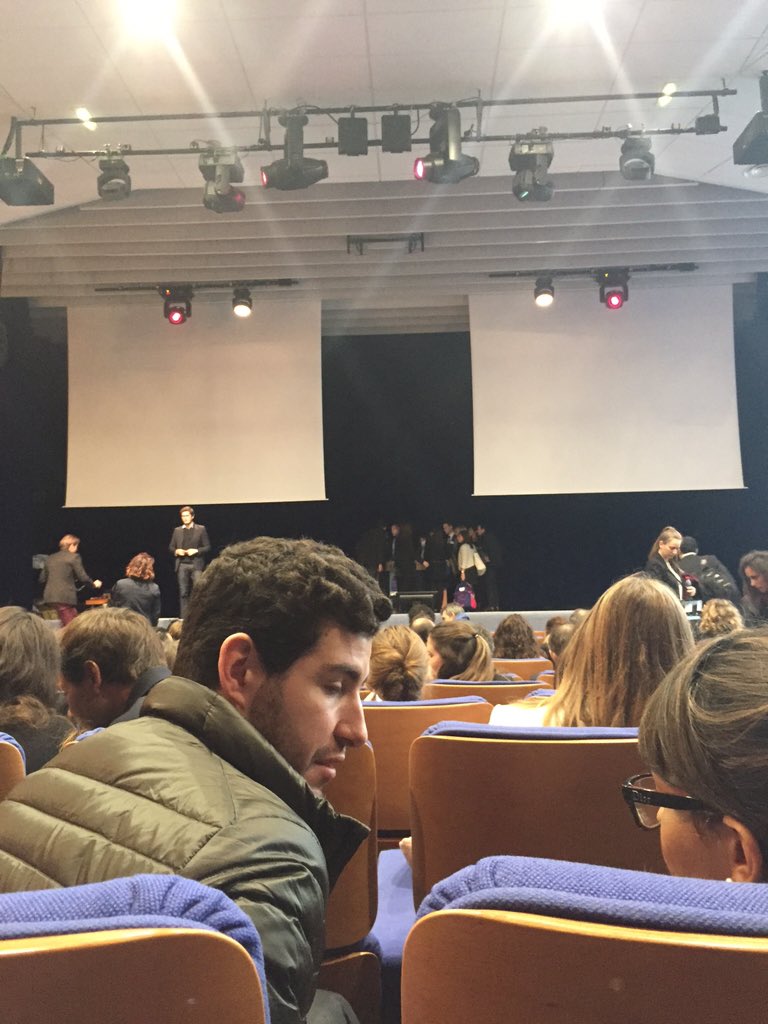 DigiBreeders's tweet photo. Bien installé, prêt pour les 15 présentations #DigiBreeders #essecDWC https://t.co/FMWulffxsu