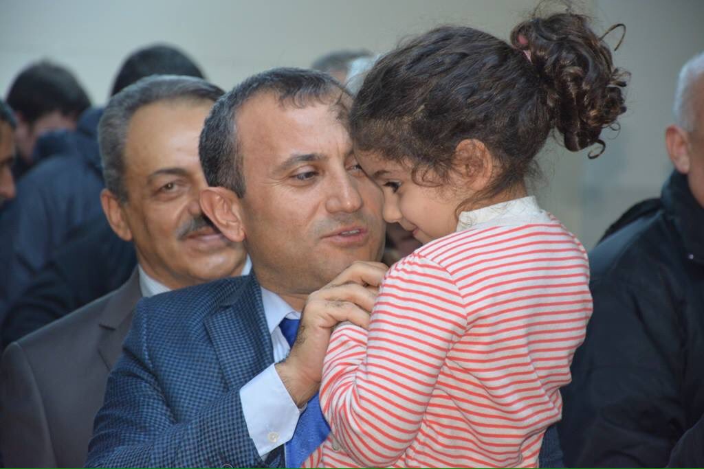 tuncaysonel's tweet photo. Kaymakam Refiki @KEREMTURKER  Kardeşim ile Arıcılık ile uğraşan çiftçilerimiz ile bir araya geldik... https://t.co/zHFWXfbIT0