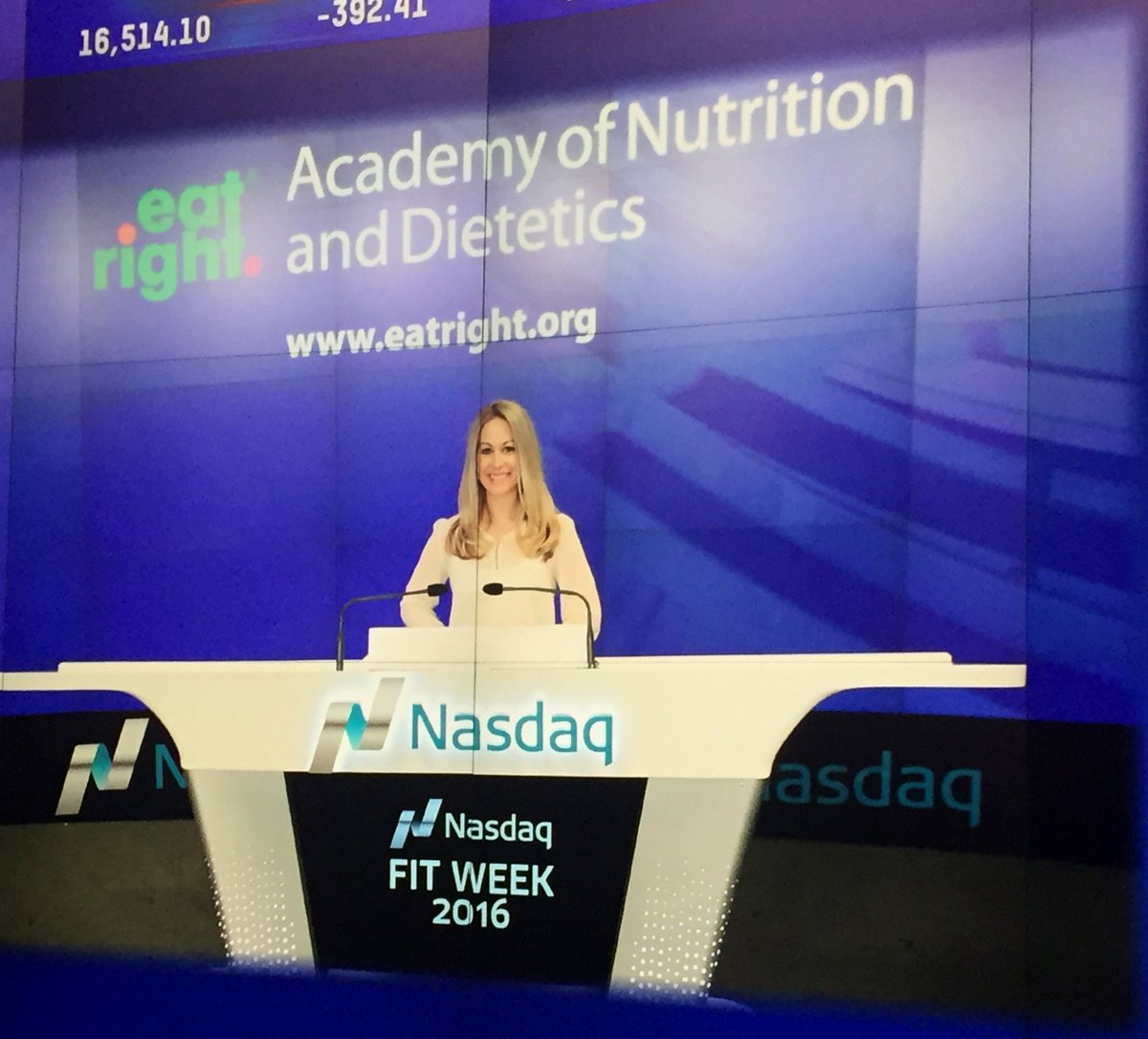 JennaTheRD's tweet photo. Rang in the @Nasdaq opening bell with The Academy of Nutrition and Dietetics @eatright in honor of #FitWeek! #GNYDA https://t.co/kbQSCjA3Rz