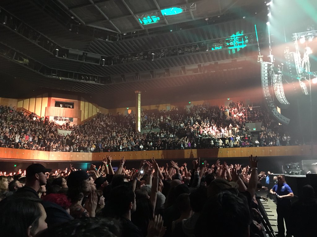 SandledChef's tweet photo. Metallica was kicking it last night at the after show #ftw #backstageNINJA #MUSIClife #hungover #billGRAHAM #STJH https://t.co/zxanco60jF