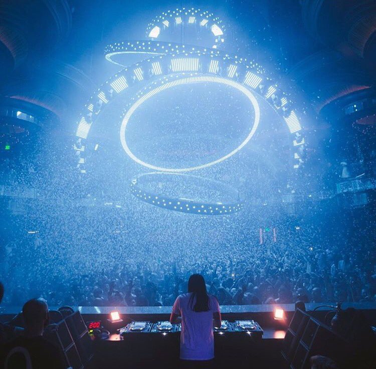 Unidentified flying objects @OmniaLasVegas https://t.co/ezmyUYTxvV