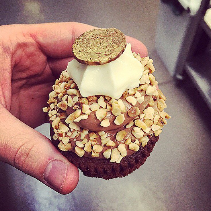rustledupfood's tweet photo. Ferrero rocher cupcake 😝 https://t.co/eHHL7nhv8P