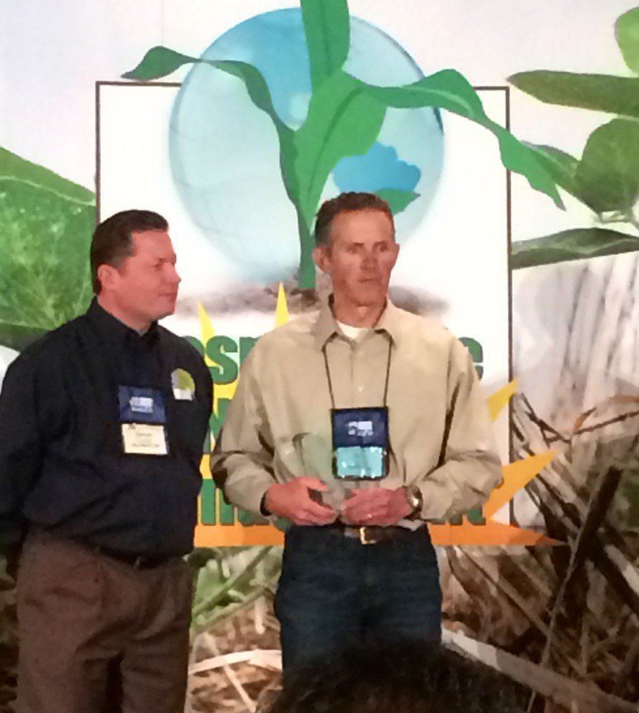 AaronEsser1's tweet photo. Congrats Eric for being 1 of 3 recipients of the responsible nutrient management practitioners program at #NNTC16 https://t.co/NFcLyheut8