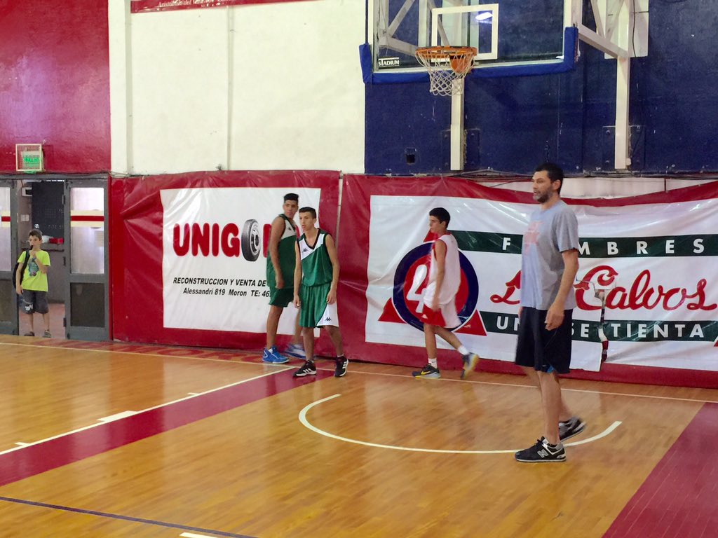 EliteCampArg's tweet photo. Hoy para cerrar la semana nuestro invitado Pablo Barrios trabajando lanzamiento con los chicos. Gracias Pablo!! https://t.co/J0rzDxBc3r