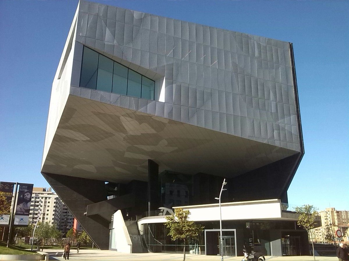 ecodelcierzo's tweet photo. Un año después de su apertura el @CaixaForum #Zaragoza ya ha tenido 400.000 visitas #Cultura https://t.co/T8WhqxCgKZ https://t.co/Bwezax0wcw