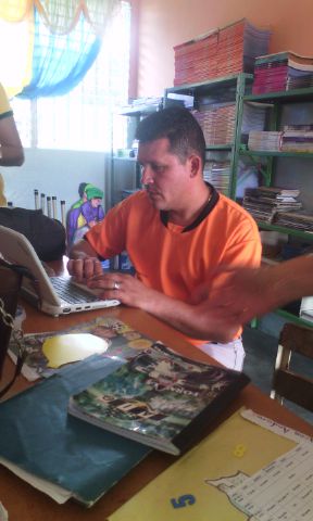 robertcbit's tweet photo. Actualización y reparación de canaimas docentes y niños de la E.B las Rurales https://t.co/BSaX2JAurX