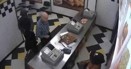 Polite gunman apologizes for having to rob a Little Caesars to buy toys for his kids. bit.ly/1UCLBnI?utm_me… https://t.co/FyUhAW4V18