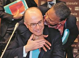 lahurlette72's tweet photo. " BESOIN DE RIEN, ENVIE DE TOIIIII..." Après leur tribune dans #lemonde, #Taubira et #Cazeneuve, c'est du sérieux ! https://t.co/Ic2ie9BSU5