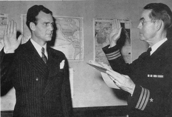 hscott61's tweet photo. LCDR Paul W. Bryant, Service Years 1941 - 1945 
 @ahahouston @NavyFB @NAVYCoachKen 
#GoNavy #BryantAwards #Family https://t.co/KPRunGUO8R