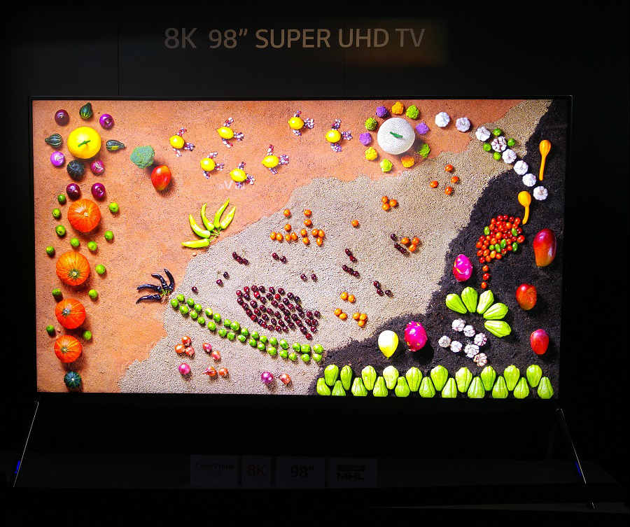 LeNajib's tweet photo. New astonishingly thin 4K OLED TVs
#LGRocksCES #CES2016 https://t.co/Gsi7JLUVzb