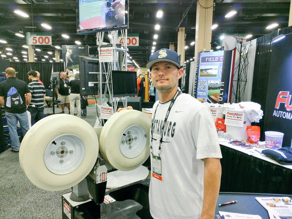 vlrtucks_io's tweet photo. #ABCA2016 @baseball6u Spartanburg High School Head Baseball Coach Wesley Brown in #Booth461 👊🏽#FMnation https://t.co/yfk2G2NNTH