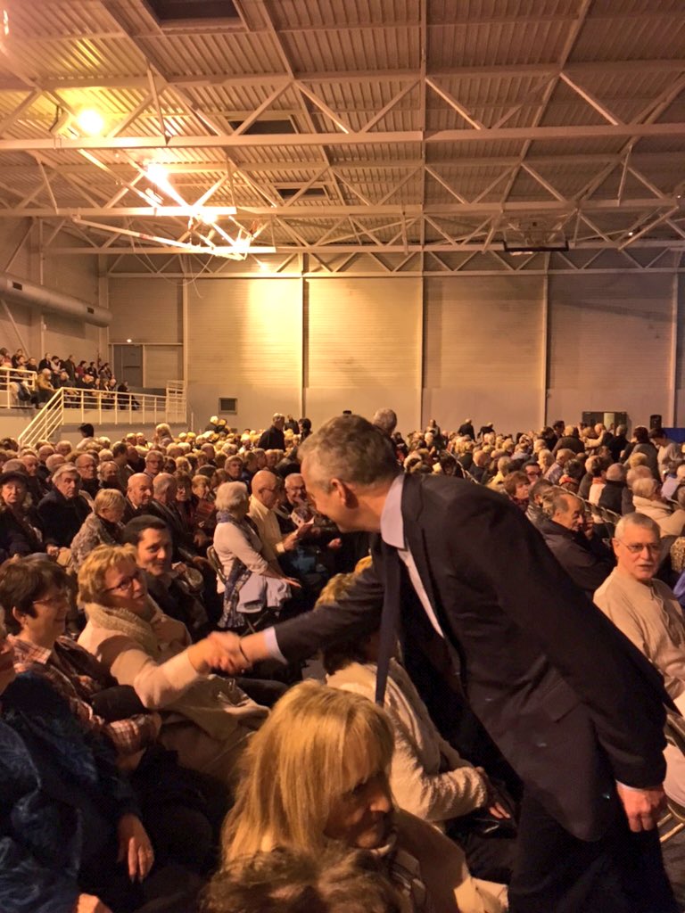 AvecBLM's tweet photo. 1 500 personnes réunies ce soir à Six-Fours-les-Plages pour les voeux de @JS_Vialatte avec @BrunoLeMaire ! #Var https://t.co/0WXFuEkP1O