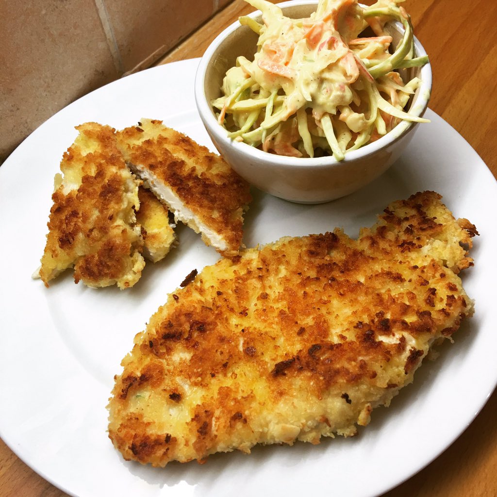 thebodycoach's tweet photo. Retweet for the recipe to this chicken schnitzel and home made coleslaw #Leanin15 😍 https://t.co/SO0O56w5jW