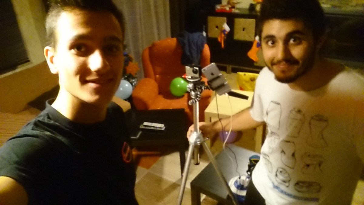 KedaRato's tweet photo. Grabando el nuevo video 🚘 https://t.co/v5mYbj2ajb