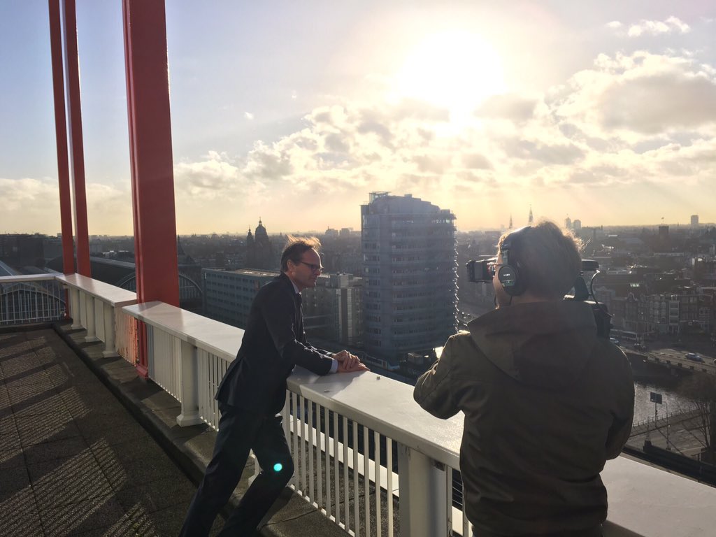 oram_amsterdam's tweet photo. Filmen voor 'Wat heeft #ORAM in 2015 bereikt voor ondernemers' met @KeesNoorman en filmploeg @HardZout https://t.co/u4TbZJbDqx