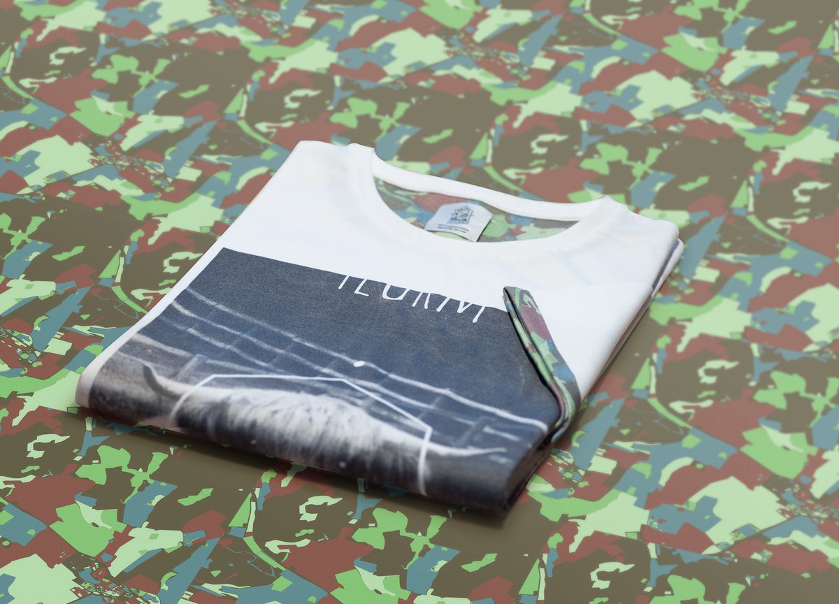 Blue_Telegram's tweet photo. On fait des découvertes surprenantes aux abords de Londres 🐮
Notre t-shirt Jordans >> https://t.co/C0YFFARzAJ https://t.co/XMTdhvhADM