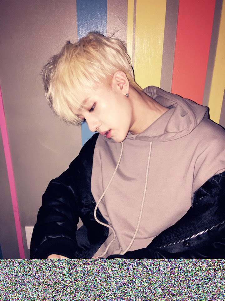 [B-Joo] 여러분 조심히 들어가셨나용?? 오늘 생일축하한다고 슬로건 들고계신거봤어요 너무 감동이었어 ㅠㅠ 진짜 진심으로 고맙고 소중해요 항상 기억할게요 탑클쵝오!!😘😍