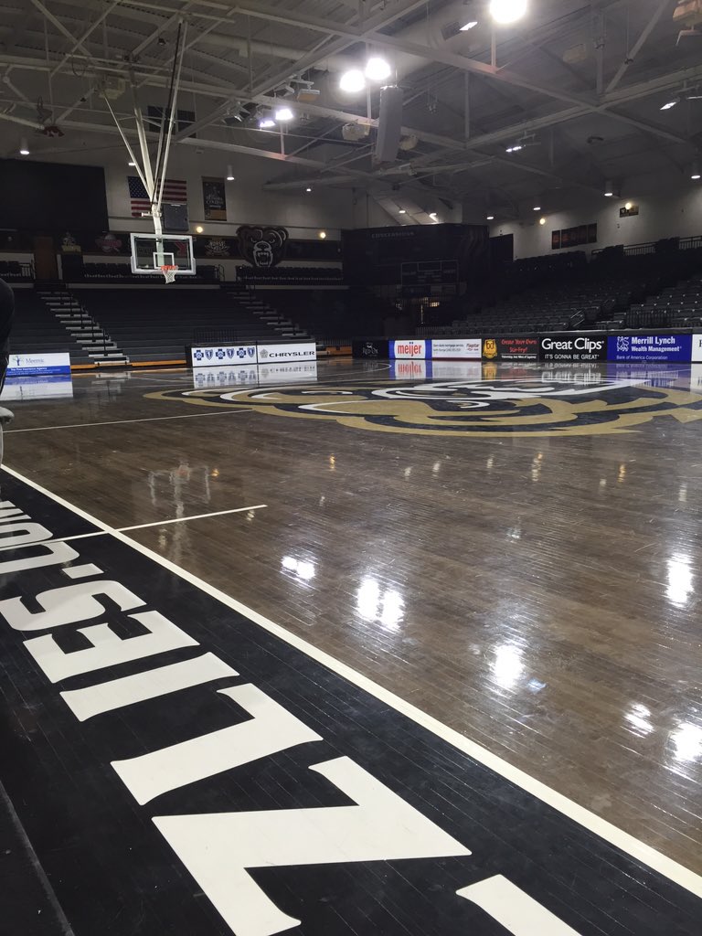 saddiwashington's tweet photo. Calm before the storm @OaklandMBB #OUWhiteout https://t.co/DzYJywtDZ7