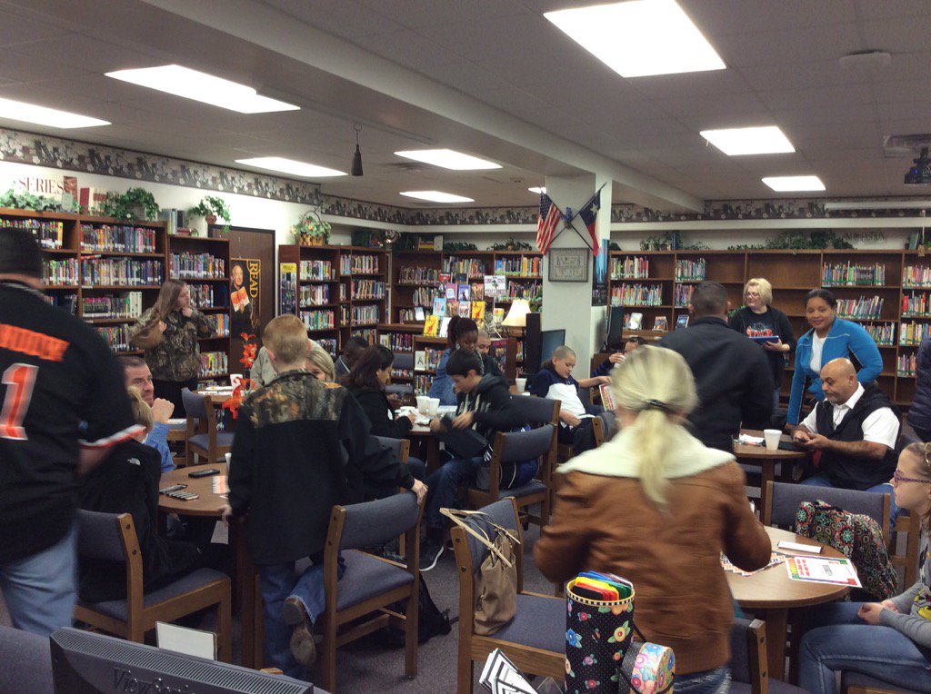 Coyle_Cougars's tweet image. Cougar Paw Reception this morning! #Coyle #CMS #gisdfamilyengagment