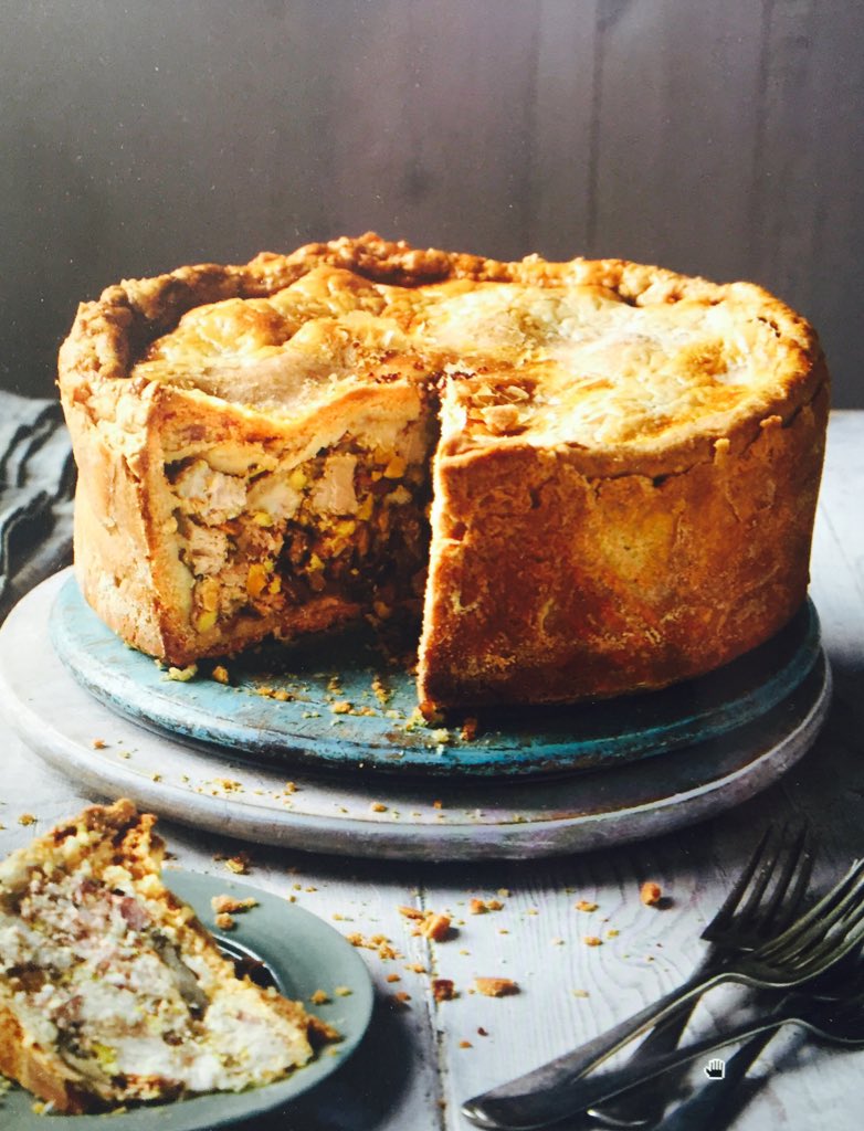 Happy Friday everyone! Here's a sneak peak into our #mushroombook #pie