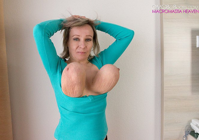 OMG_BigBoobs's tweet photo. Barbara Flying #BigBoobs https://t.co/dmtPnMwqBa https://t.co/1qe3U9cdTG