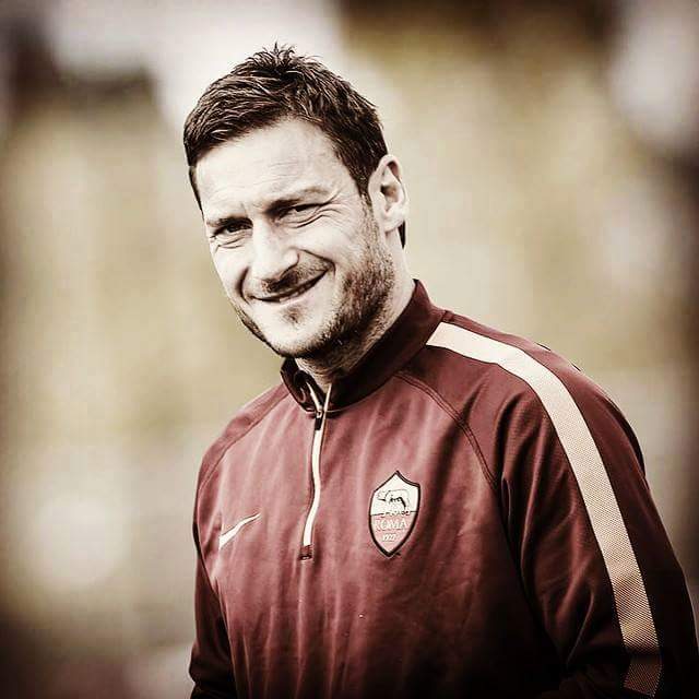 ilovetotti10's tweet photo. #Totti is back! @OfficialASRoma @ASRomaEN @ASRomaEspanol https://t.co/uuMkjTkFoZ