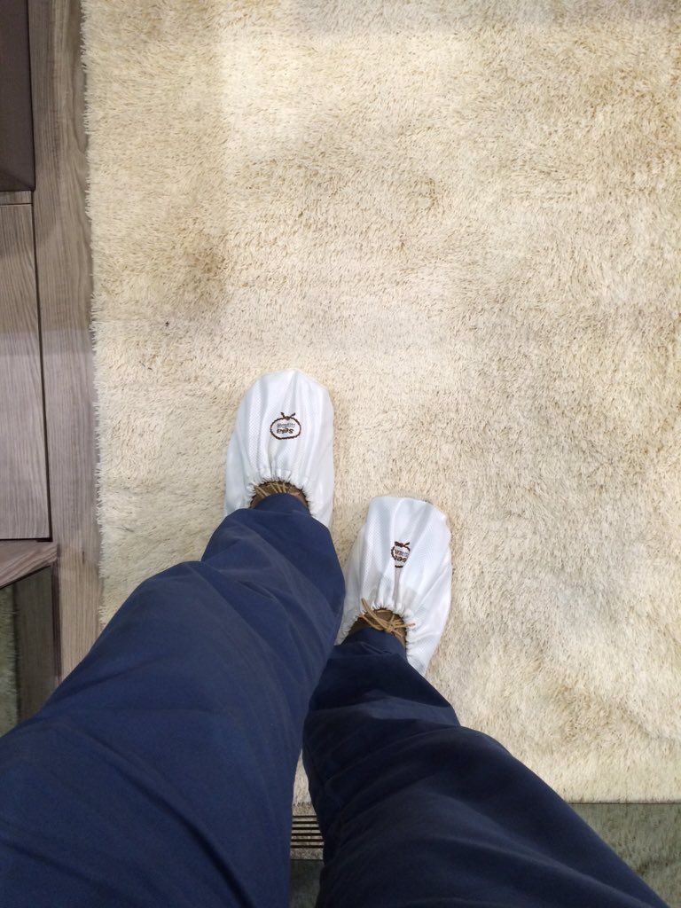 mbymagazine's tweet photo. Sick of shoe covers... #boatshowproblems #LIBS16 @LoveBoatShows https://t.co/2vLrxW3RS4