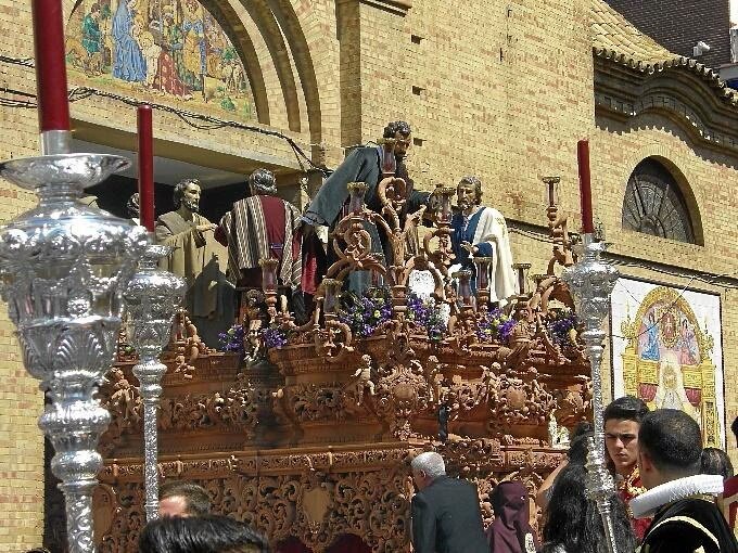 HuelvaSSanta's tweet photo. Recuerdos de un DOMINGO DE RAMOS de la Hermandad de la Sagrada Cena de Huelva, @SCenaHuelva (3): https://t.co/7P0Toes4qY