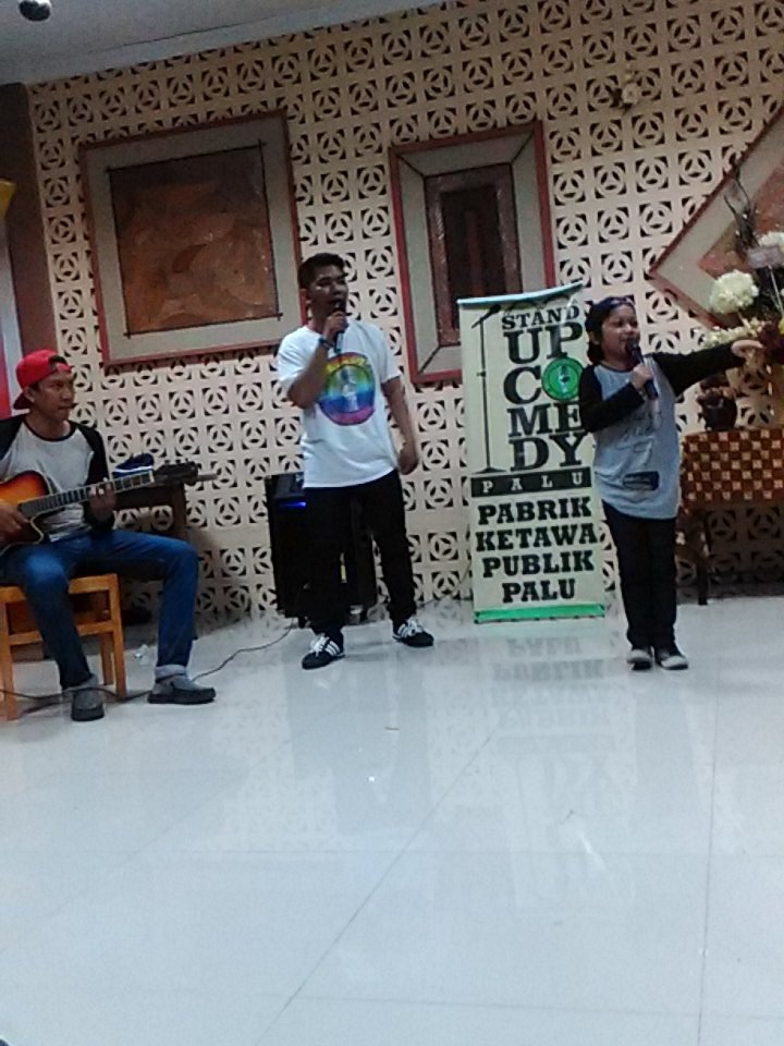 #OpenMic malam ini di tutup dgn STAND UP RAP.. YEEEE. trima kasih CAFE COKLAT sampai ktmu jumat malam selanjutnya...